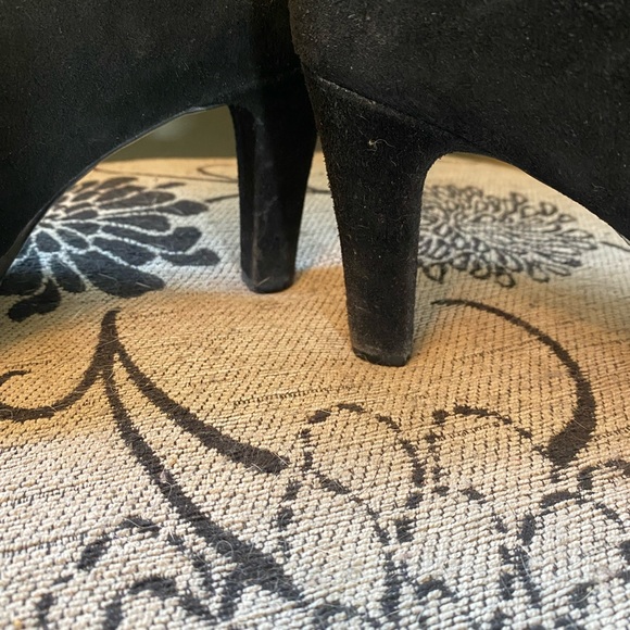 Black suede Bandolino ankle boot with zip and tassel size 8.5 with 3" heel - Picture 6 of 12